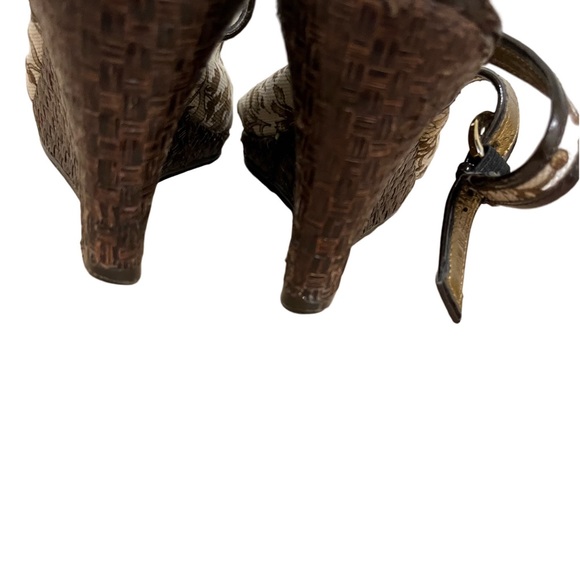 Women’s Wedge Sandals - Picture 3 of 4